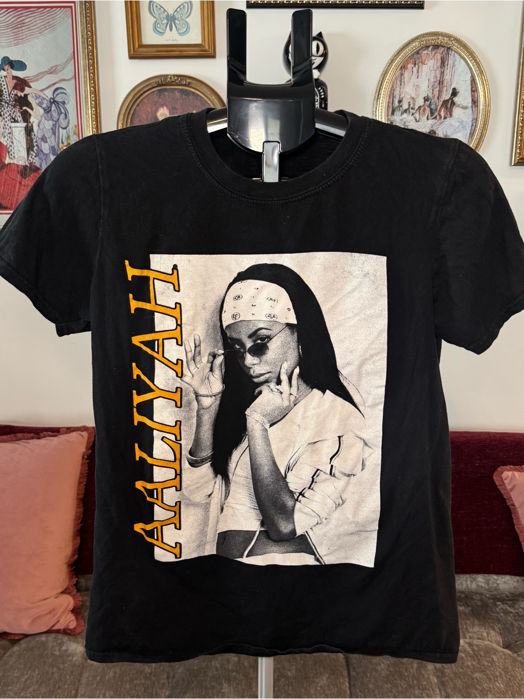 Black Aaliyah Graphic Tee - Short Sleeve
